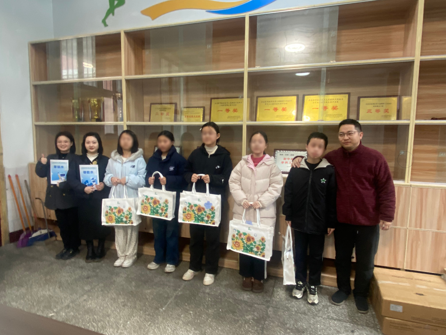 成长方舟公益助学项目走访交流现场